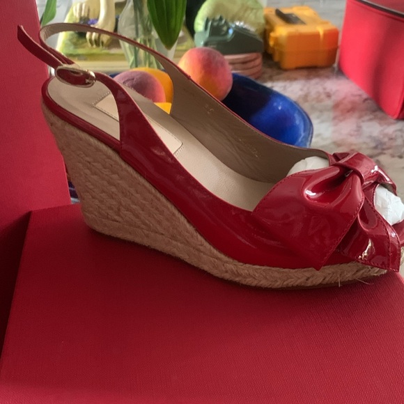 VALENTINO GARAVANI red patent wedge - Picture 2 of 7